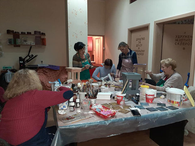 Удружењу оболелих од мултипле склерозе у Врању креативност као мелем за тешку болест